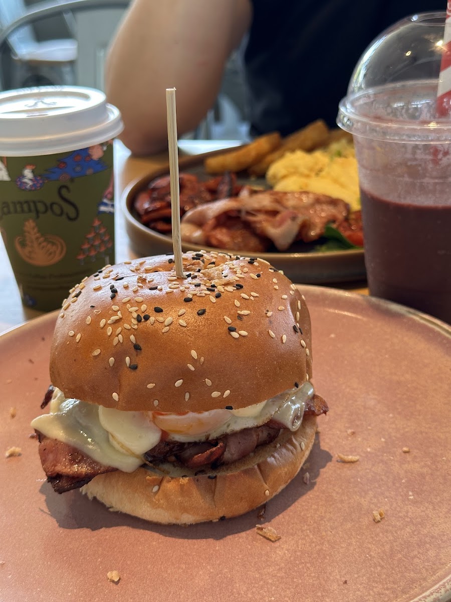 Bud Cafe Photo 8
